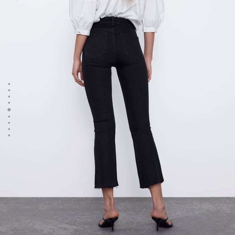 Mid-Rise Flared Cropped Jeans